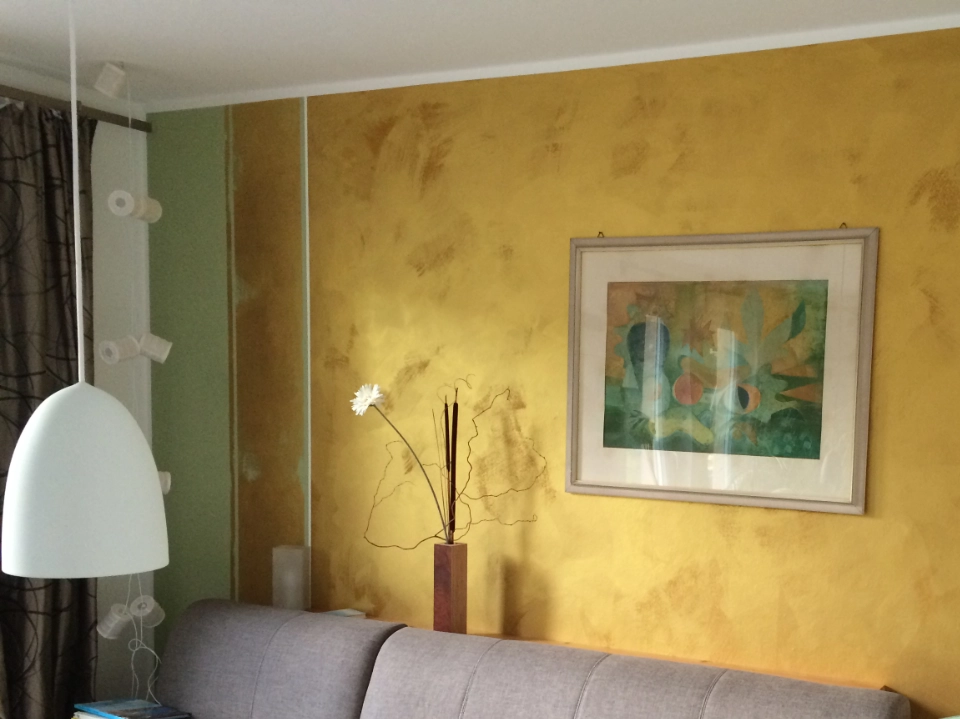 Malerarbeit Wischtechnik Malermeister Klein Gelbe Wand mit Farbe Wischtechnik